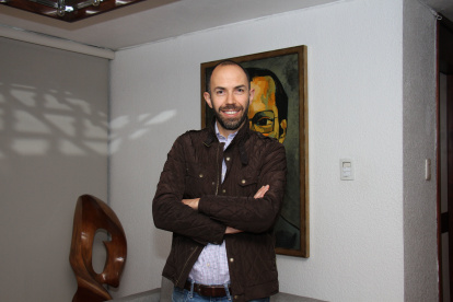 ENTREVISTA A JOSE HIDALGO PALLARES ESCRITOR ECUATORIANO