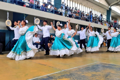 Bailes folclóricos se realizaron en el encuentro.