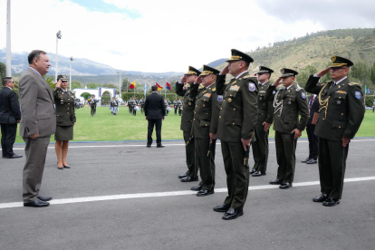 Agenda. El ministro del Interior participó en la condecoración a ciertos policías en servicio pasivo en Quito.
