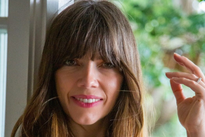 Kate Morton estudió Discurso y Drama en Trinity College y Literatura inglesa en la Universidad de Queensland.