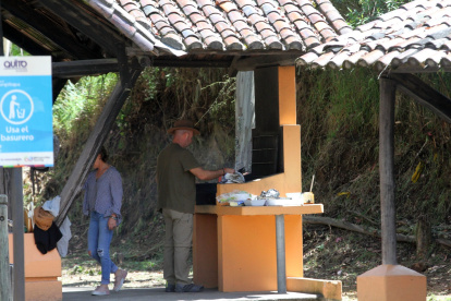 El Parque Metrpolitano  Norte ofrece chozas, zonas de asados, miradores, senderos  ecológicos, etc.