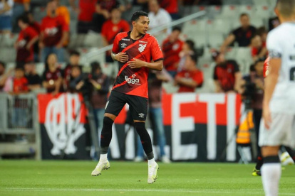 Bryan García fue suspendido en Brasil, tras participar de una red de apuestas.