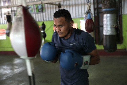 Los boxeadores nicaragüenses entrenan entre necesidades y sin ningún tipo de organismo que les asegure siquiera el bienestar de salud cuando deben subir al cuadrilátero.