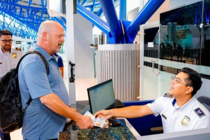 Rick Harrison, el conductor del famoso programa estadounidense “El Precio de la Historia” en su llegada a El Salvador