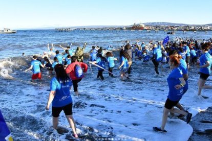 Miles de personas realizaron el baño gélido