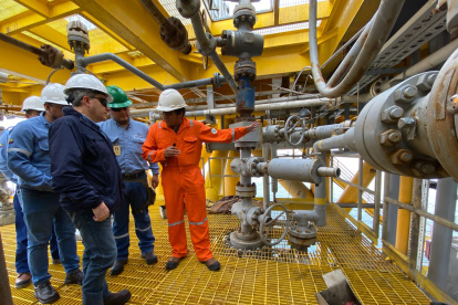 El gerente de Petroecuador, Ramón Correa Vivanco, en la visita al campo Amistad.