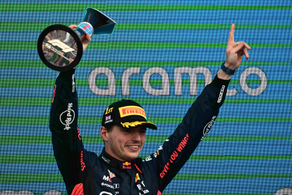 El piloto, de 25 años, celebra con el título de Silverstone y espera el siguiente GP, en Hungría, a las afueras de Budapest, el próximo 23 de julio.