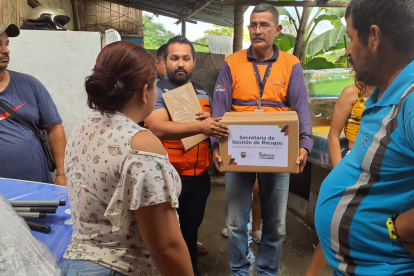Acción. La Secretaría de Gestión de Riesgos ha entregado ayuda humanitaria a las familias afectadas por las fuertes lluvias