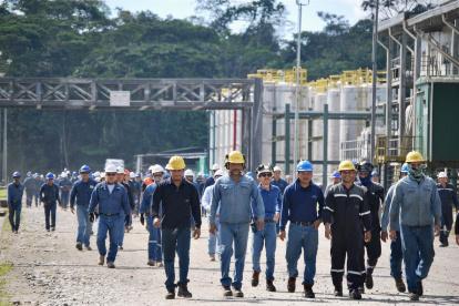 Trabajadores de la estatal Petroecuador participan en un simulacro de emergencia en el Bloque 43-ITT, el 21 de junio de 2023 en el Parque Nacional Yasuní (Ecuador).