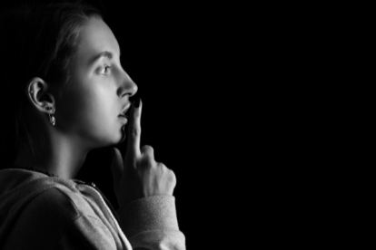 Al igual que las ilusiones ópticas engañan a la vista, las auditivas pueden hacer que las personas oigan periodos de tiempo más largos o más cortos de lo que realmente son.