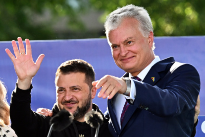 El presidente de Ucrania, Volodymyr Zelensky y el de Lituania, Gitanas Nauseda, durante una reunión dentro de la Cumbre de la OTAN.