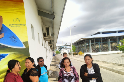 Manta. Los familiares de Fernando Pico piden a las autoridades intensificar la búsqueda en el mar.