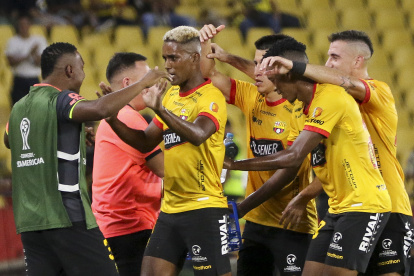 Martínez celebró con todos sus compañeros el tanto que abrió el marcador de la victoria 2-1 ante Estudiantes, el martes 11 de julio.