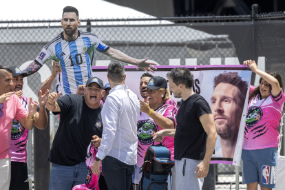 El arribo de Messi a Miami causó furor en los fanáticos de Inter Miami. Los hinchas acudieron en grupo al aeropuerto de Fort Lauderdale por Messi, pero no tuvieron la chance para ver al argentino.