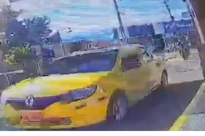 Robo. En este vehículo se movilizó la mujer que fue atracada