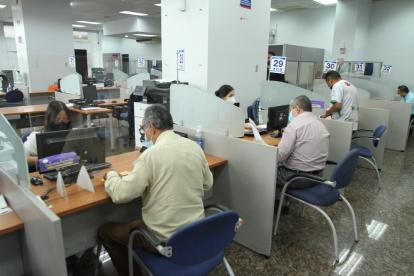 La caída en las importaciones redujo la recaudación de impuestos el primer semestre.