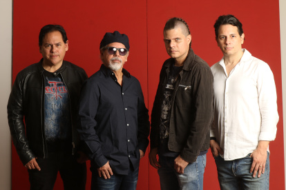 De izquierda a derecha, los hermanos Andrés (baterista ) y Bilo Albán (tecladista), Yamil Chedraui (vocalista) y Antonio Montalván (guitarrista). Solo Andrés se mantiene de la formación original, pero los cuatro llevan juntos ya 23 años. Son el núcleo duro de la banda.