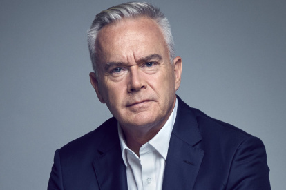 Huw Edwards informó a los británicos la muerte de Isabel II de Inglaterra. Hablamos de un comunicador de mucho prestigio.