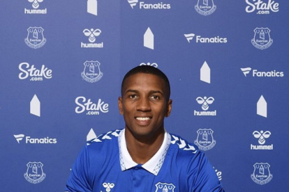 El jugador inglés continuará su carrera en el fútbol inglés.