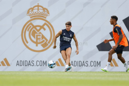 El español disfruta de sus primeros días con el club merengue.