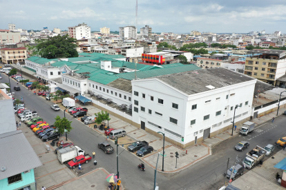 Fachada del Hospital Bicentenario, en las calles 6 de Marzo y Pedro Pablo.