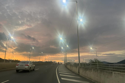 Las luminarias del lado de Guayaquil ya funcionan.