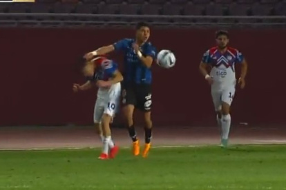 El  mediocampista le pegó un golpe al jugador de Cerro Porteño.