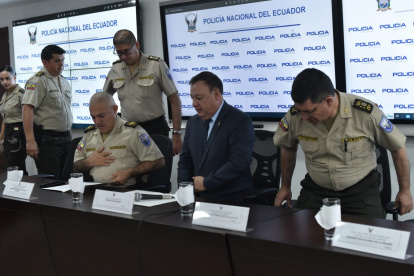 Anuncio. El ministro del Interior Juan Zapata y el comandante de la Policía Fausto Salinas, durante la entrega de detalles del caso.