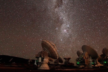 Las imágenes de radio de ALMA muestran un fascinante panorama .