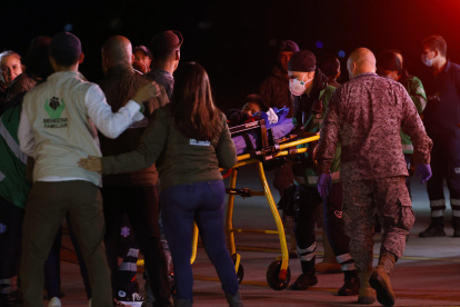 Fotografía de archivo de los niños rescatados en la selva colombiana a su llegada al Aeropuerto Militar de CATAM para ser trasladados al Hospital Militar en Bogotá (Colombia).