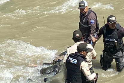En el río Calera, en el sector de El Pache, en Zaruma, encontraron el cadáver del agente.