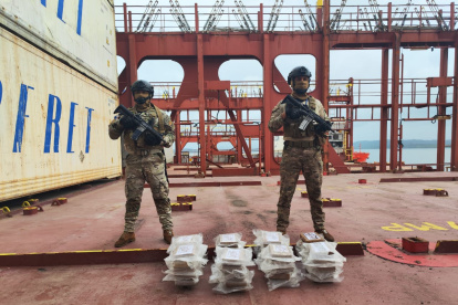 Operación. Comandos navales de Panamá y la droga incautada.