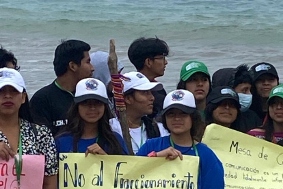 Acciones. Parte del colectivo de jóvenes de Playas en un acto público.