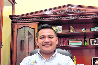 Actas. El director del Registro Civil de Yucatán, Juan de Dios Collí Pinto.