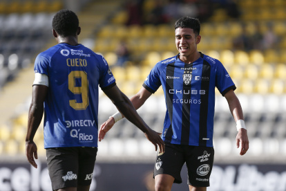 Kendry Páez (d) es la figura de los rayados que tienen la oportunidad de sumar su segunda estrella del torneo continental.