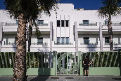 MÁLAGA, 16/07/2023.- Vista del exterior del antiguo edificio del Gobierno Militar de Málaga, convertido en el nuevo Centro de Ciberseguridad de Google, en el paseo de la Farola de Málaga, el 13 de julio de 2023. La esperada llegada de Google a Málaga, prevista para la segunda mitad del año, ha supuesto la eclosión de la ciudad en materia de cibersiguridad. EFE/Jorge Zapata