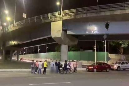 Una pareja murió en uno de los puentes que conecta Guayaquil y Samborondón.