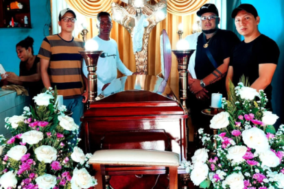 "Peker, La Maravilla" es velado en casa de su abuela.