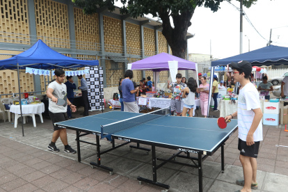 Un partido de tenis de mesa animó la jornada en la ciudadela.