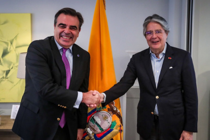 Guillermo Lasso conversó con Margaritis Schinas, vicepresidente de la Comisión Europea.