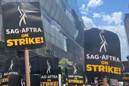 Cerca de 160.000 actores que pertenecen a SAG-AFTRA se unieron a la huelga junto a los más de 11.000 miembros del Sindicato de Guionistas de Estados Unidos que están en paro desde el 2 de mayo.