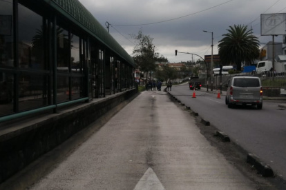 Medidas. Un carril de la vía se cerró como prevención.
