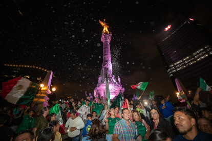 Miles de aficionados aztecas se dieron cita en el Ángel de la Independencia.
