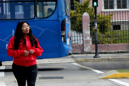 Complicado. En cualquier parte de la ciudad se enfrenta el mismo panorama, que imposibilidad respirar con tranquilidad mientras se circula por las calles.