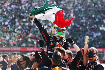 El mexicano se alista para el GP de Hungría.