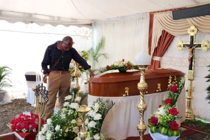 Los restos del político esmeraldeño, que fue asesinado, llegaron procedentes de Santo Domingo.