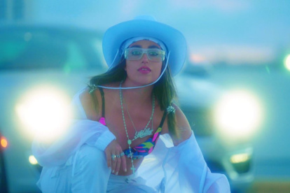 Nicole Favre tiene 25 años.