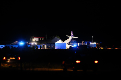 Vista general del accidente aéreo en Varsovia.