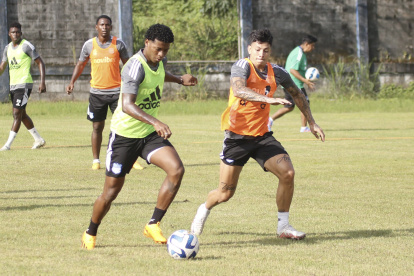 La plantilla de Emelec quedó lista para recibir a Sporting Cristal de Perú.