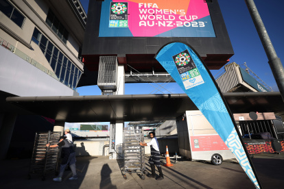 En las afueras del Eden Park se detecta movimiento de gente de la organización.